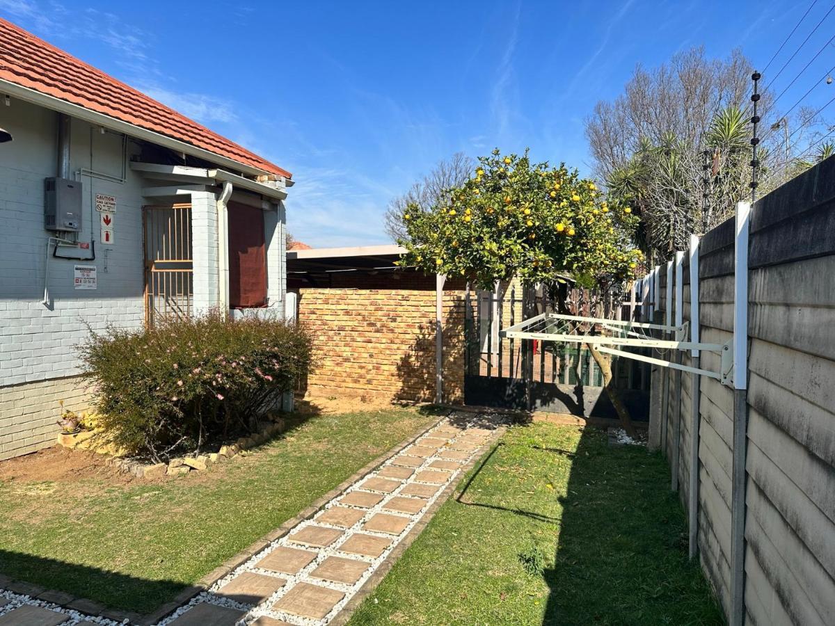 Blue Lantern Bed And Breakfast Kempton Park Luaran gambar