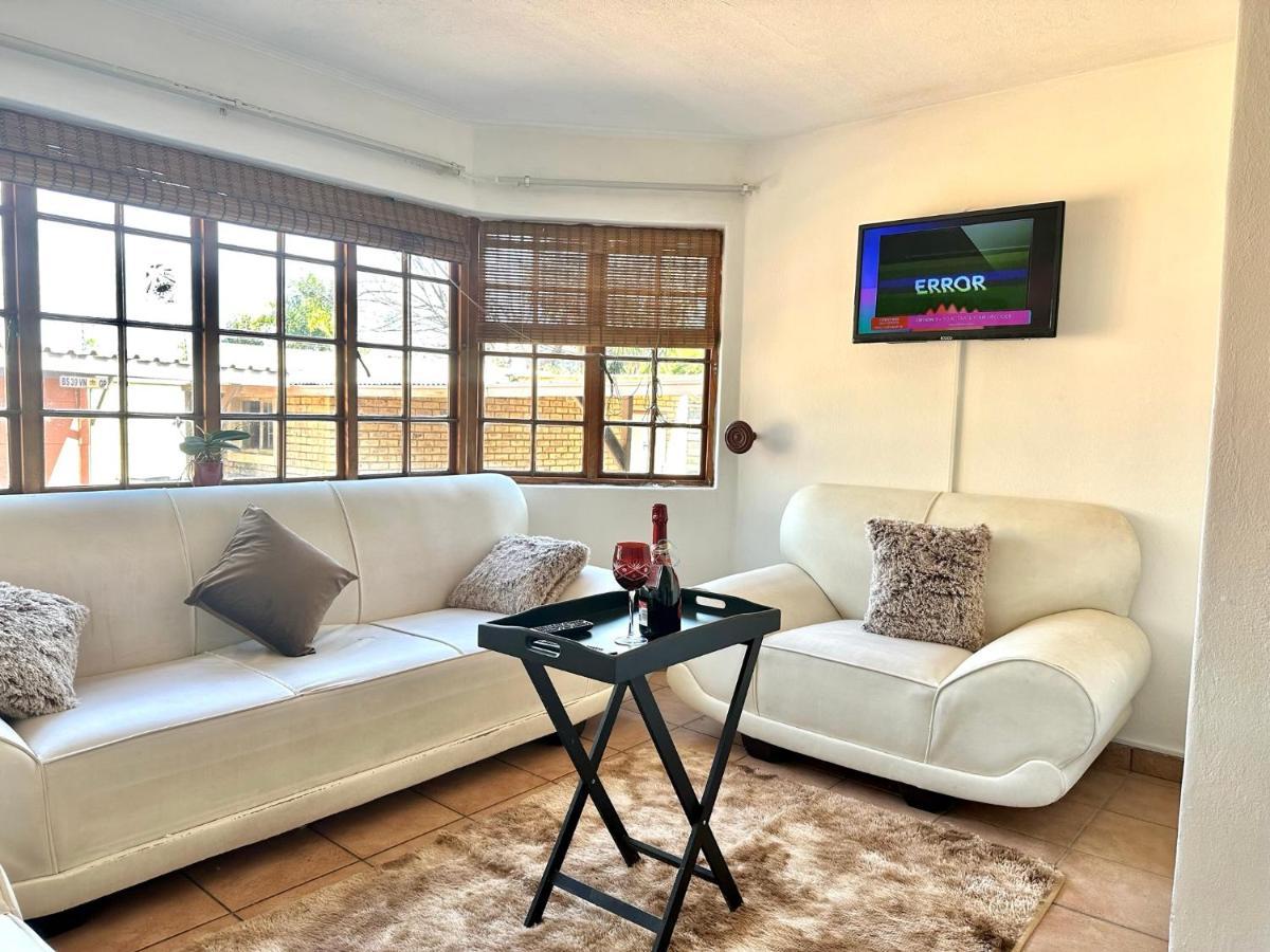 Blue Lantern Bed And Breakfast Kempton Park Luaran gambar